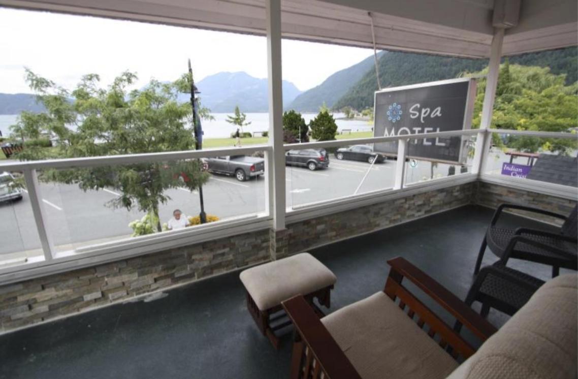 Harrison Spa Motel Harrison Hot Springs Bagian luar foto