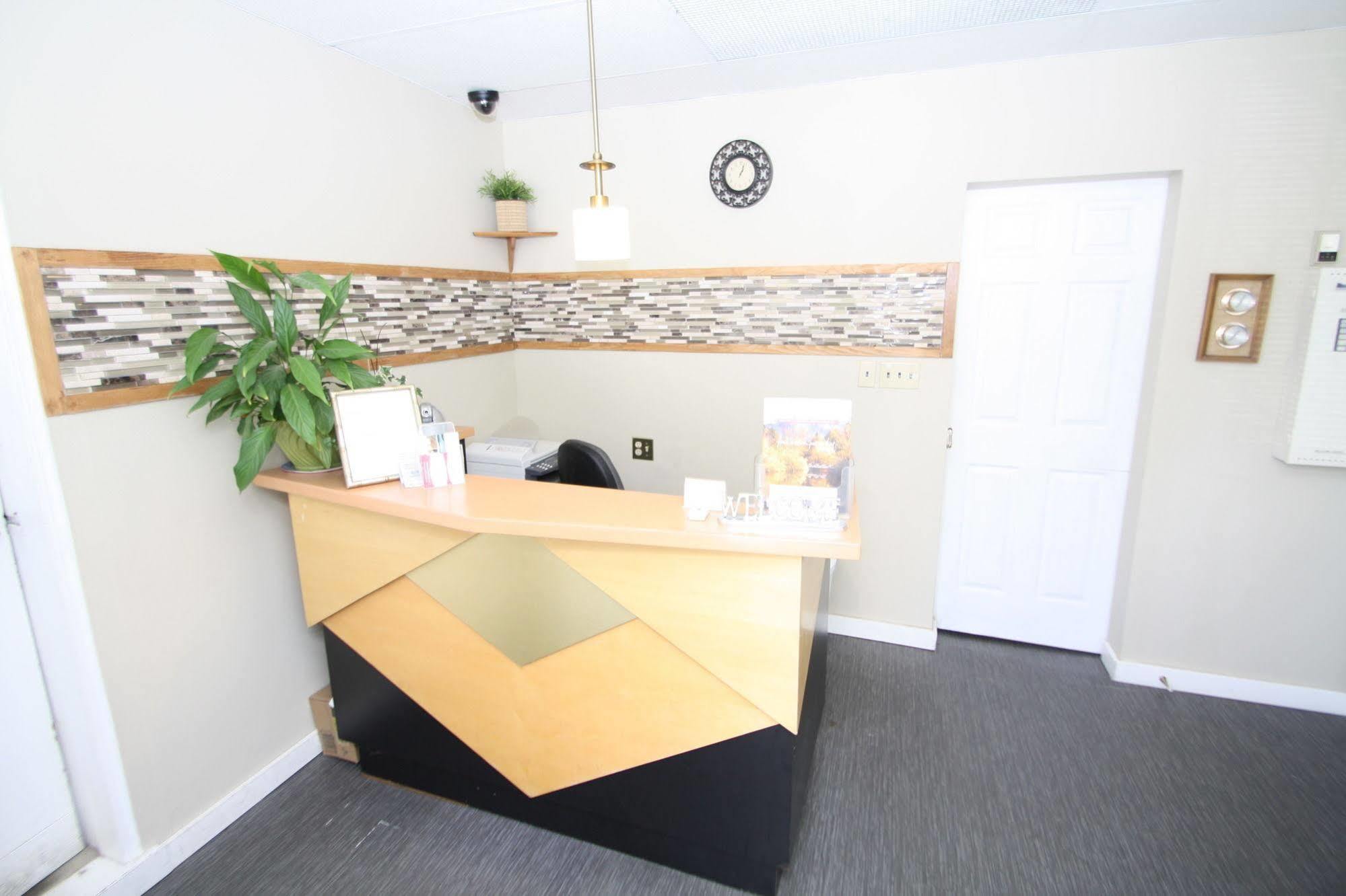 Harrison Spa Motel Harrison Hot Springs Bagian luar foto