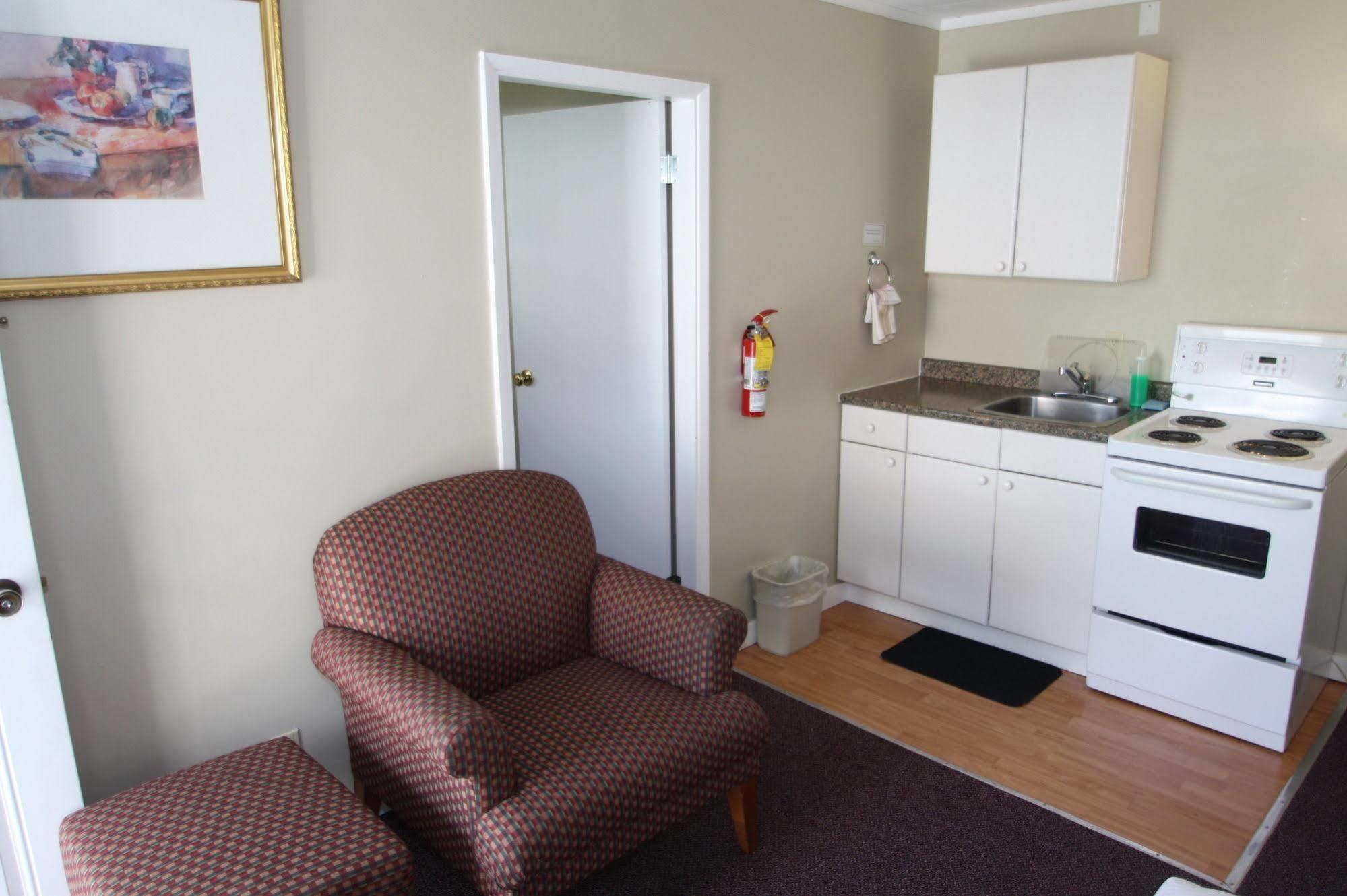 Harrison Spa Motel Harrison Hot Springs Bagian luar foto
