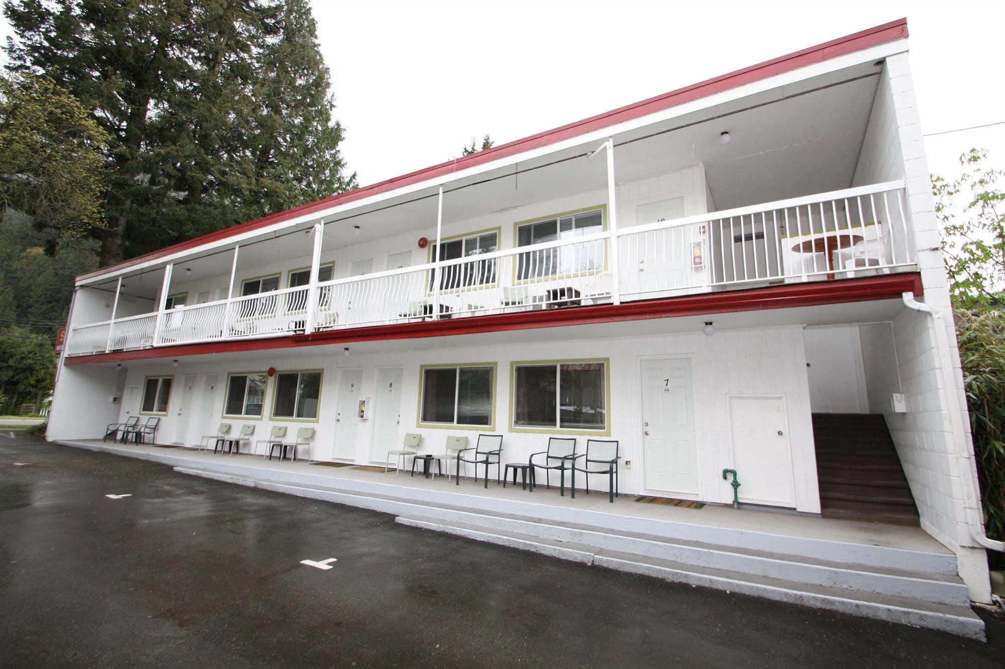 Harrison Spa Motel Harrison Hot Springs Bagian luar foto