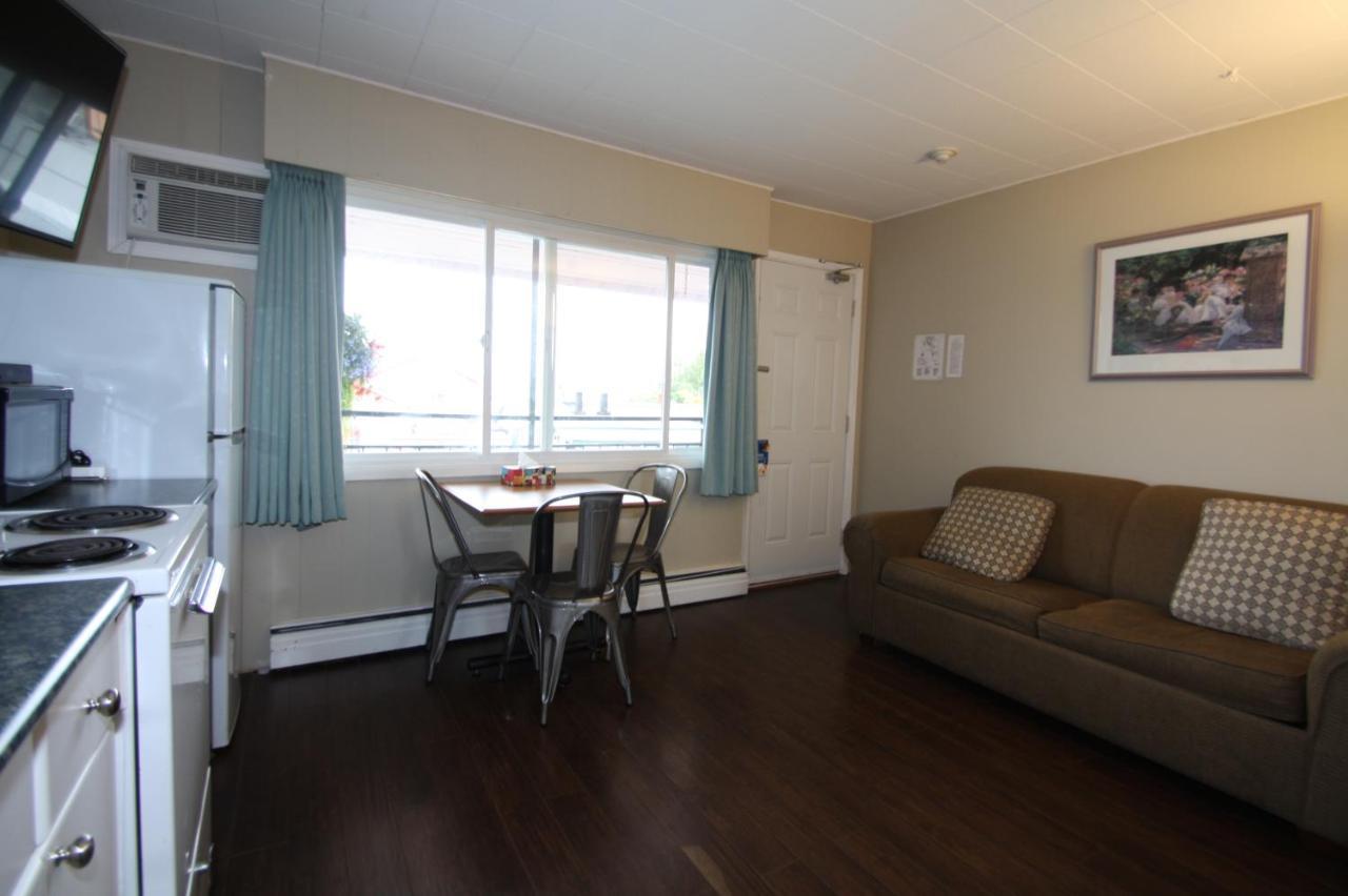 Harrison Spa Motel Harrison Hot Springs Bagian luar foto
