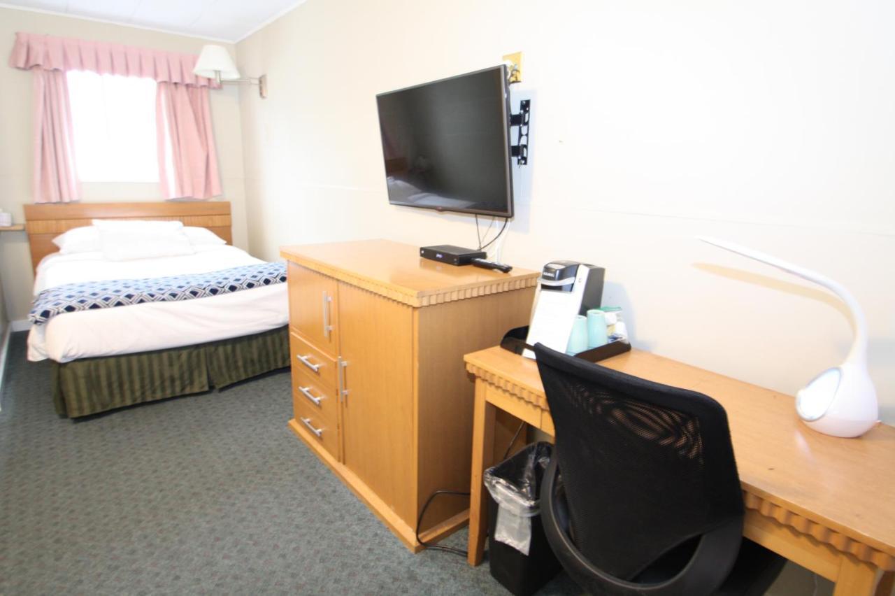 Harrison Spa Motel Harrison Hot Springs Bagian luar foto