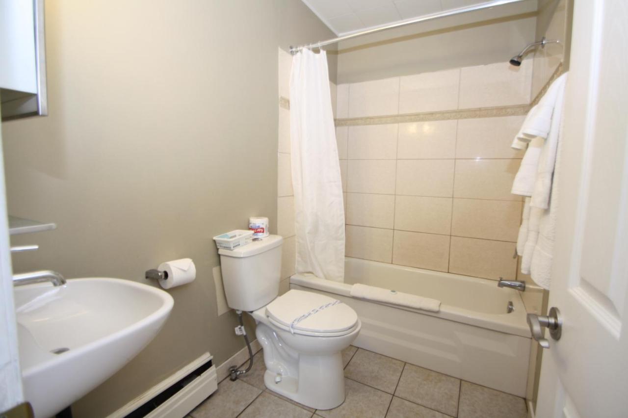 Harrison Spa Motel Harrison Hot Springs Bagian luar foto