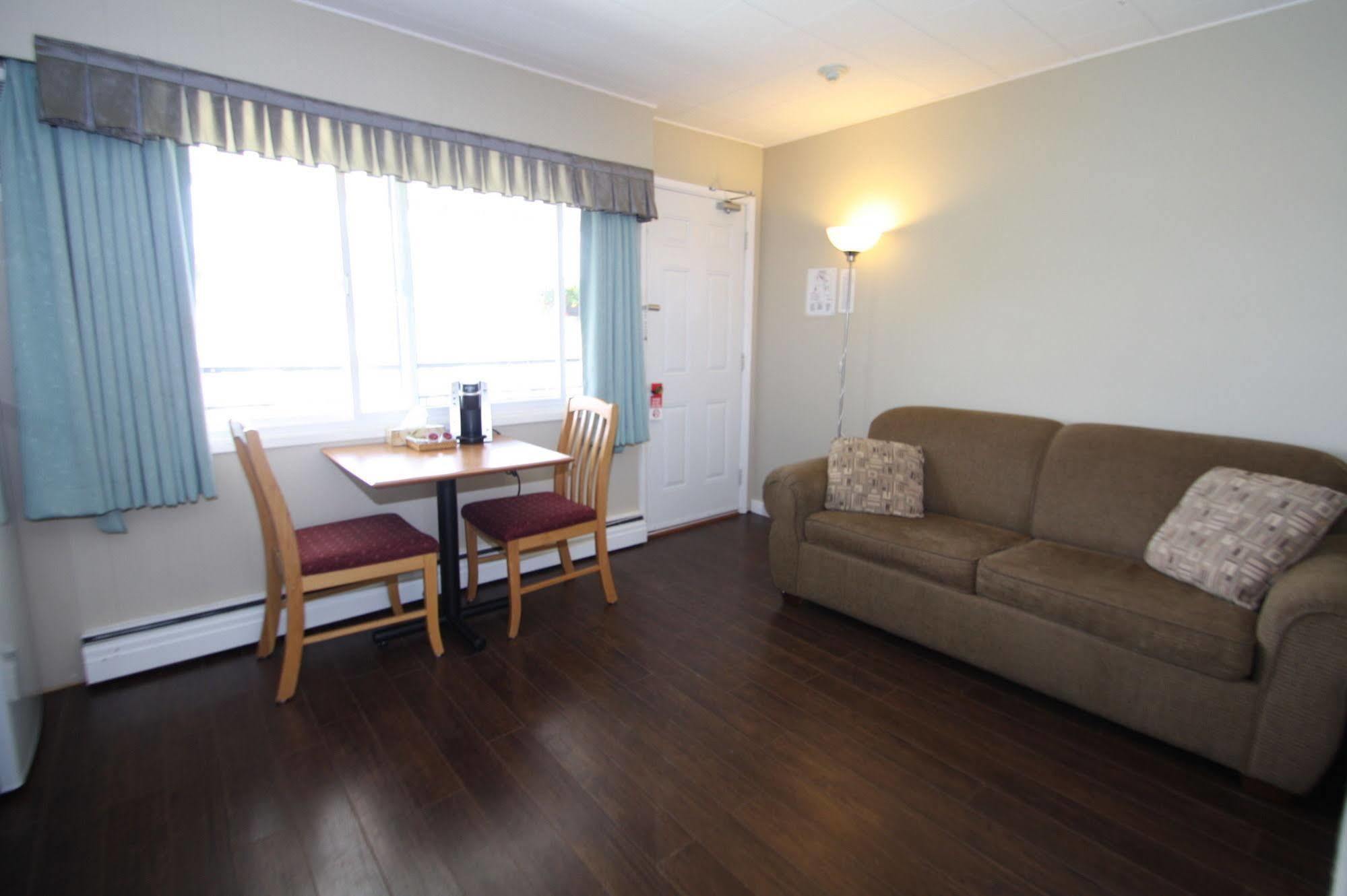 Harrison Spa Motel Harrison Hot Springs Bagian luar foto