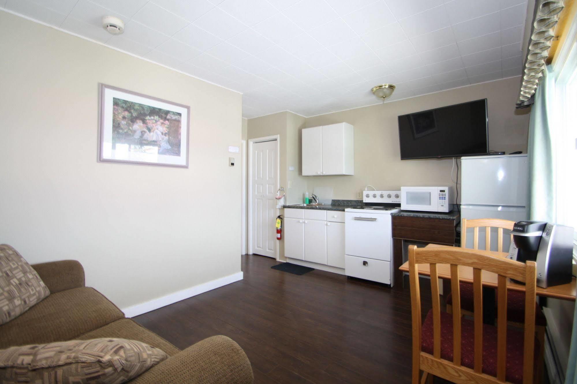 Harrison Spa Motel Harrison Hot Springs Bagian luar foto